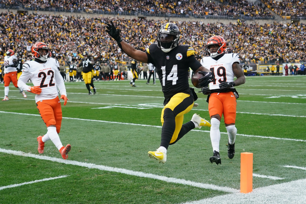 Kenneth Gainwell Stats: Career Highlights, 2025 Breakout, & NFL Journey